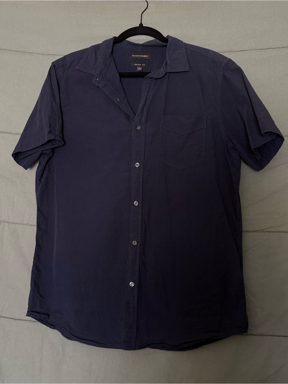 Banana Republic Men’s Short-Sleeve Navy Seersucker Button-Up Shirt Size Large